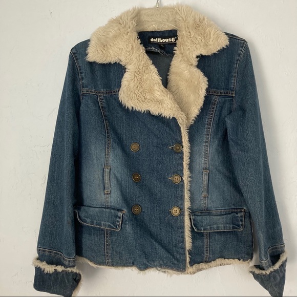 SOLD✨ 2xHP ✨ FINAL PRICE—Boutique fur detail jean jacket - Picture 2 of 7